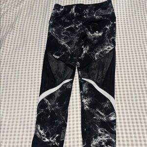 PINK Victoria's Secret Black and White Patterned Leggings